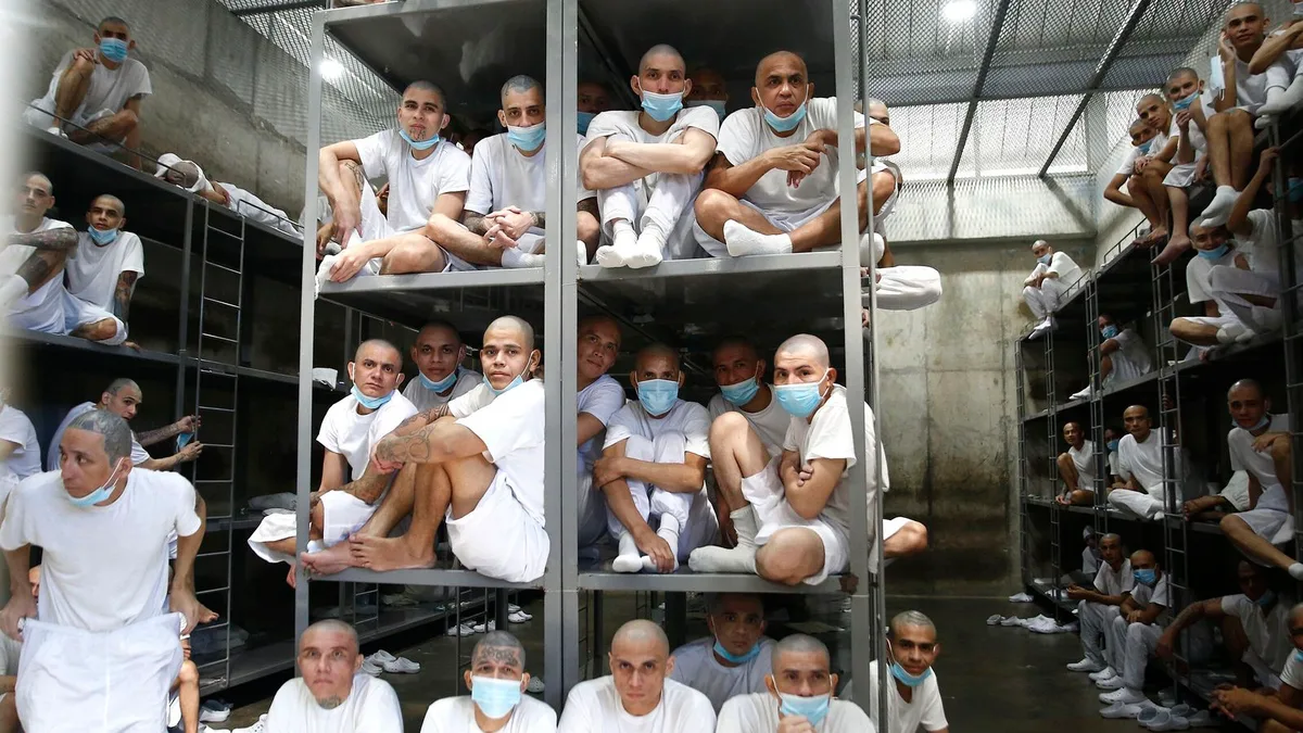 ¿Bukele contra Bukele? El líder salvadoreño propone liberar la mitad de los detenidos que encerró