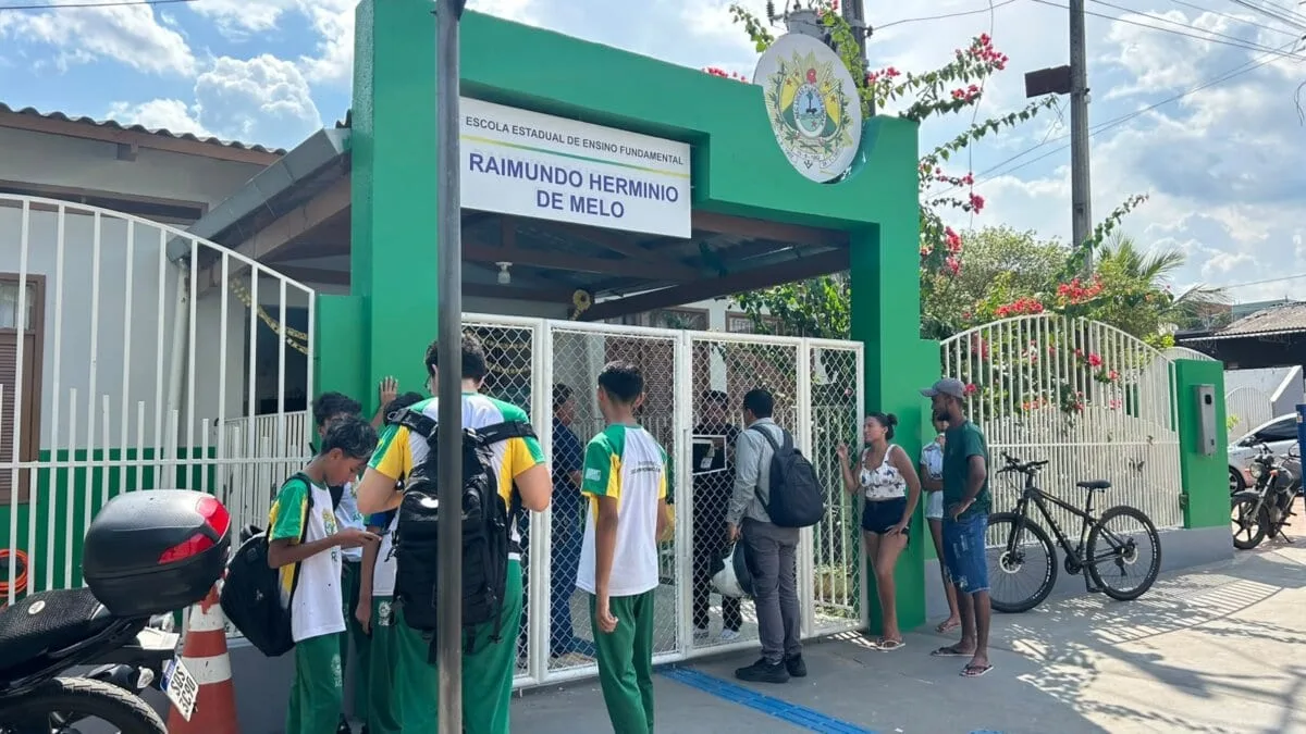 Usuário de drogas invade Escola Raimundo Hermínio de Melo e aulas da tarde são canceladas