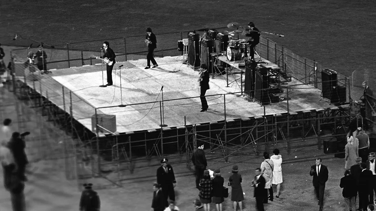 A 60 años del último concierto de Los Beatles: entradas sin vender, músicos aterrados y una huida en camión blindado