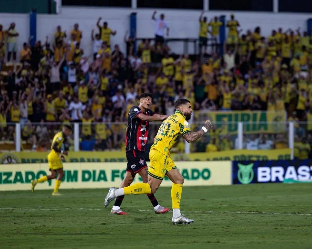 Em jogo eletrizante, Mirassol empata com Vitória no Maião