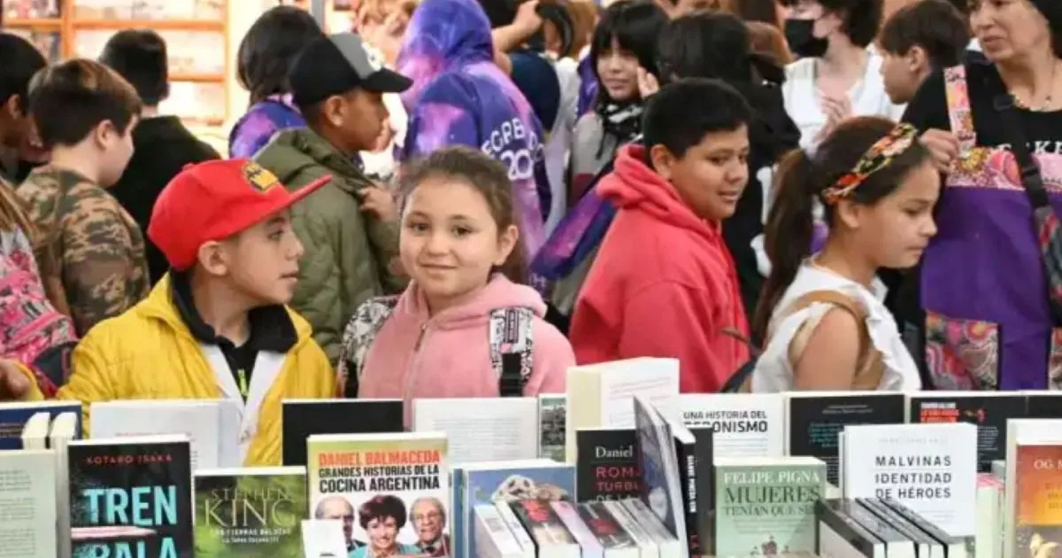 Feria del Libro de Cipolletti: con Facundo Manes, Eduardo Sacheri y Paulina Cocina, mirá la grilla completa día por día