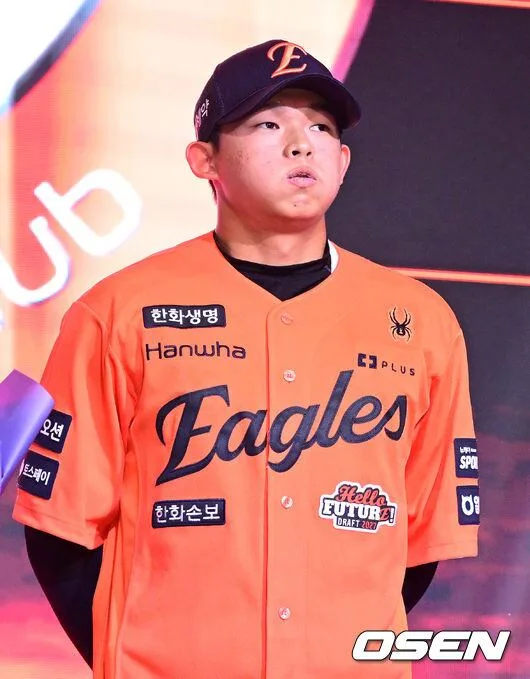 [사진]한화 2027 신인드래프트 1라운드 픽 설악고 민주홍, '떨리는 마음'