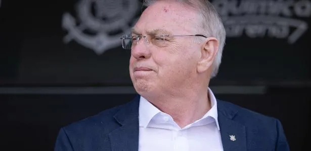 Presidente do Corinthians cogita renúncia após ameaças em caso Memphis