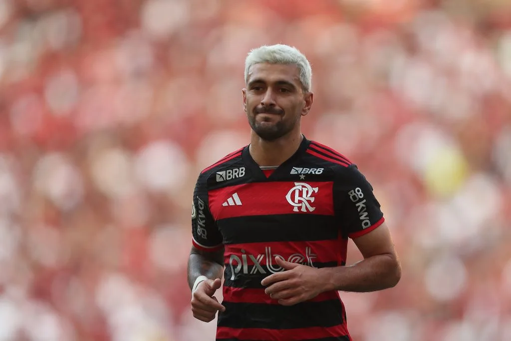 Arrascaeta comenta polêmica com companheiro de Flamengo: “Está tranquilo”