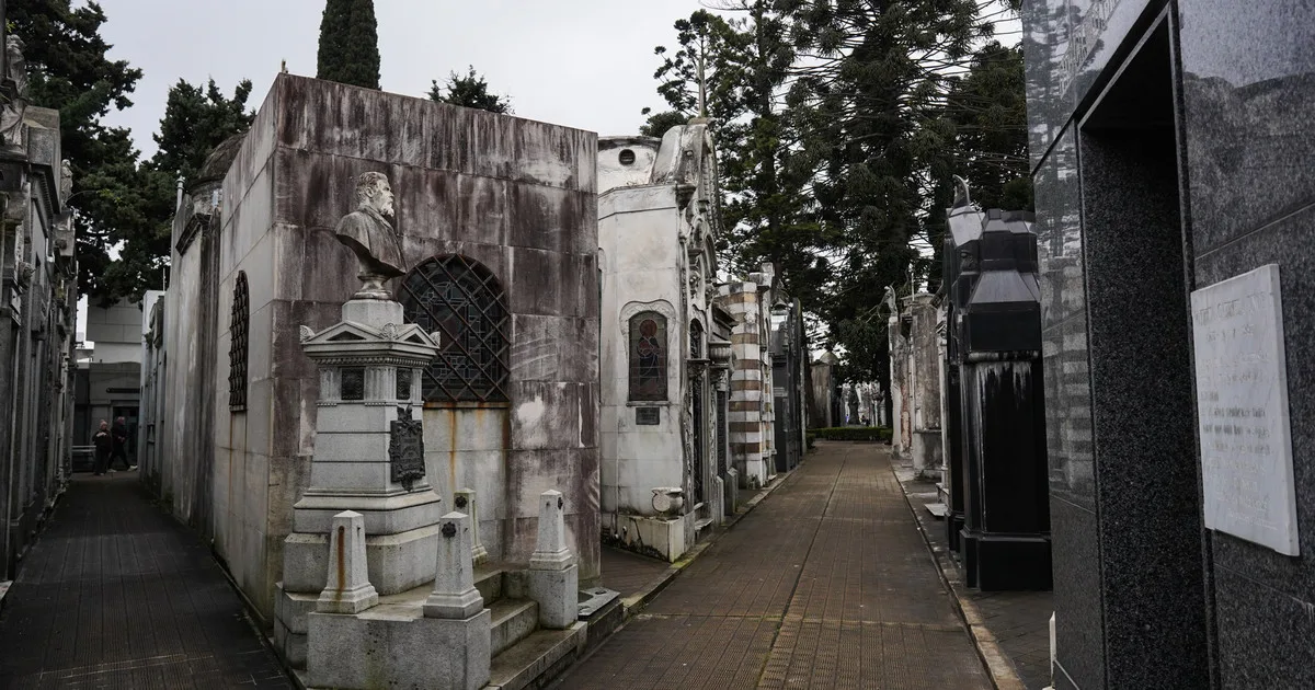 El metro cuadrado más particular de Buenos Aires: cómo funciona el mercado de bóvedas de Recoleta y Chacarita