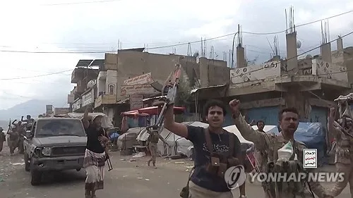 후티 반군, 예멘 3대 도시 타이즈 포위 압박…주민들 공포