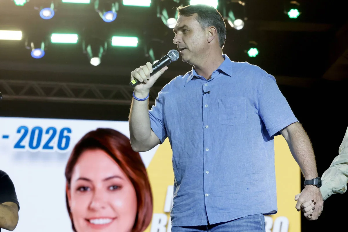 Morador de Juiz de Fora é alvo de busca e apreensão por suposta ameaça a Flávio Bolsonaro