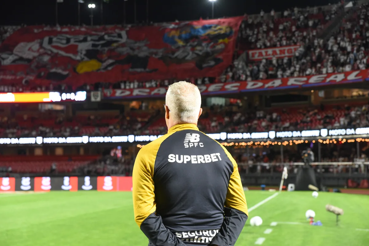 Dorival admite dívida com torcida após novo tropeço do São Paulo: "Responsabilidade é nossa"