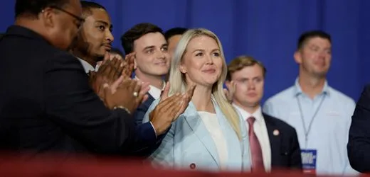 Karoline Leavitt: Donald Trumps scheidende Sprecherin kehrt zu Maga Inc. zurück