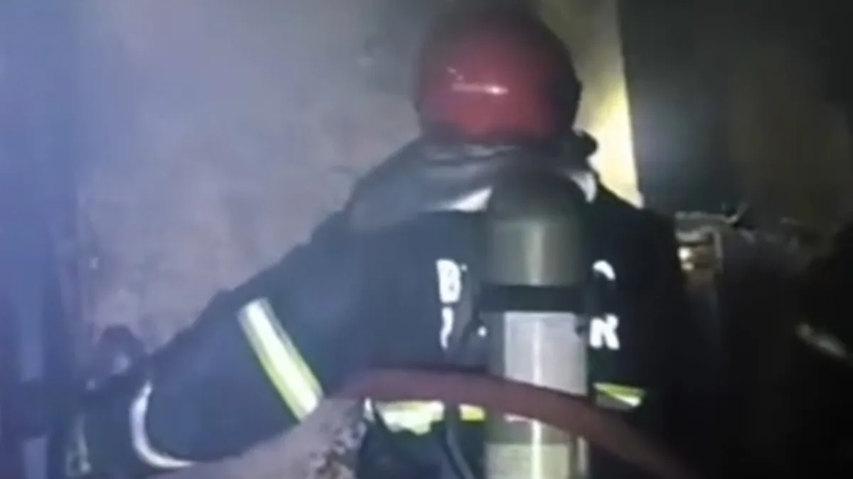 VÍDEO: homem armado com facão é resgatado de casa durante incêndio na Zona Sul de Manaus