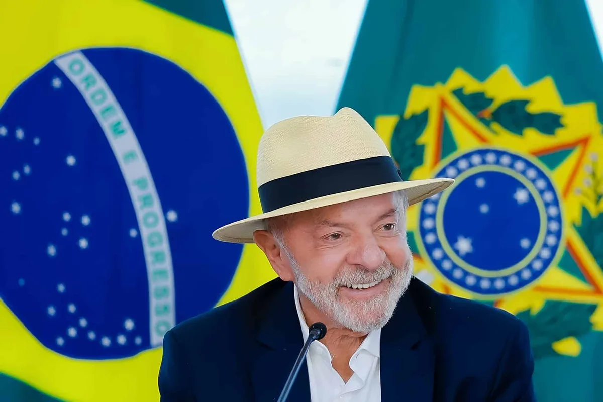 Na hora do debate da Band, você pode assistir entrevista exclusiva com Lula na Record