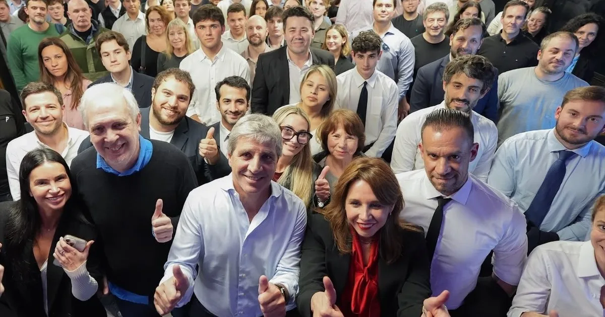 Después de 6 meses, crece la presión política sobre Luis Caputo por el arranque de la economía