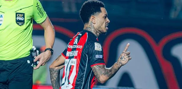 Matheuzinho desencanta e Vitória vence o Botafogo no Barradão