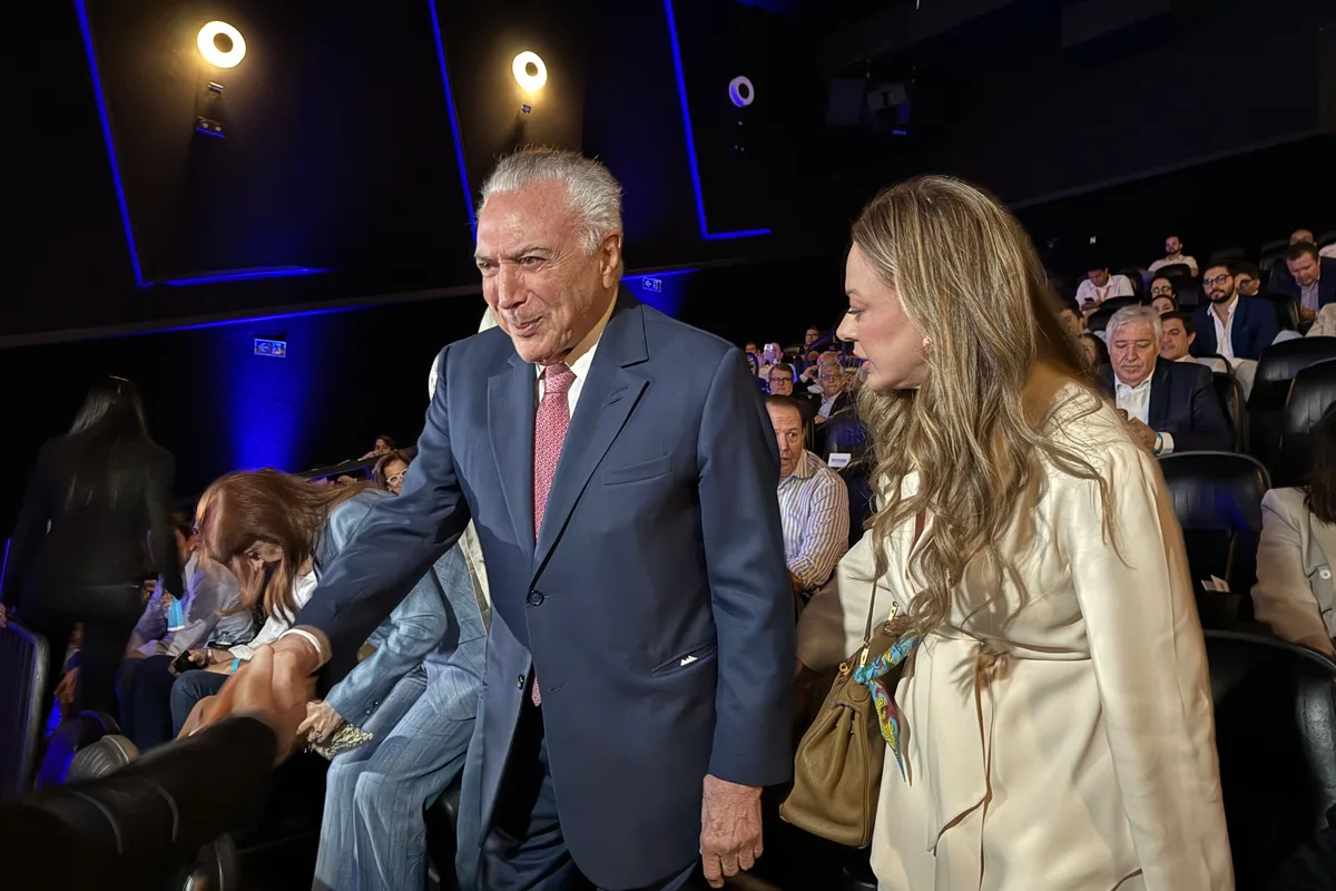 Com sala cheia, Salvador recebe documentário 963 dias de Michel Temer