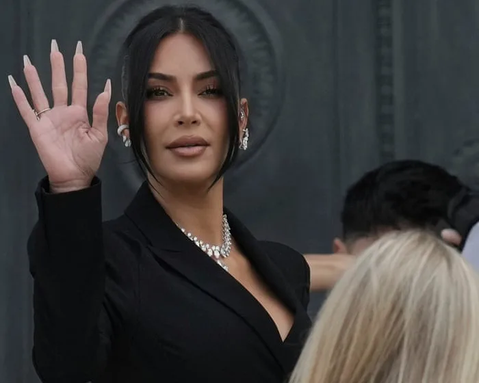 Kim Kardashian gets 1 euro in damages for being victim of Paris armed robbery