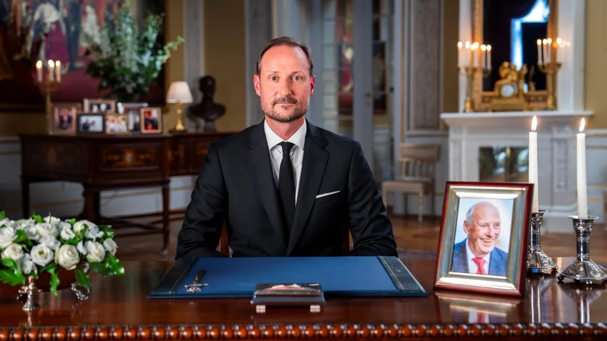 El emocionante primer discurso de Haakon como rey de Noruega: "Echaré de menos a mi padre, siempre conseguía que los demás nos sintiéramos a gusto"