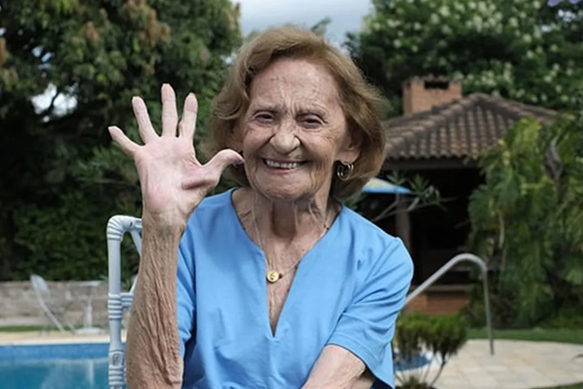 Famosos lamentam morte de Laura Cardoso