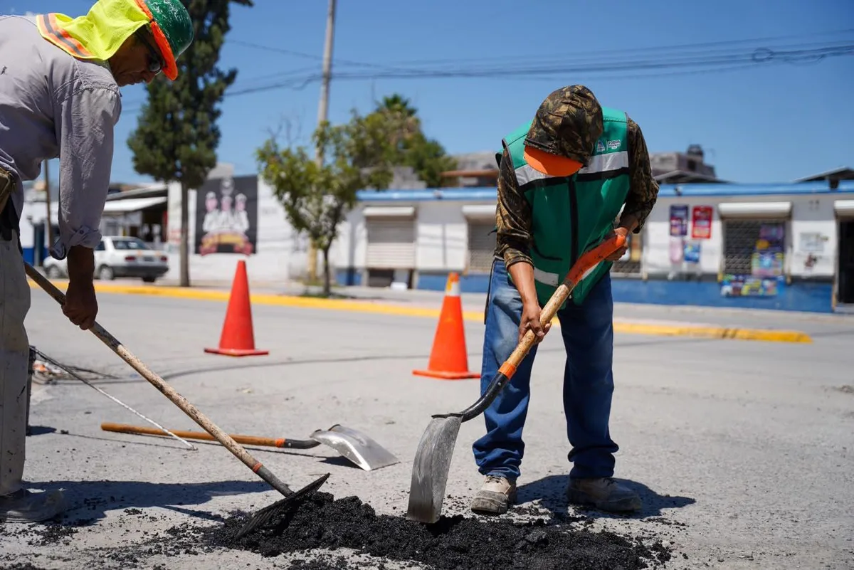 Mantienen bacheo permanente en calles de Ramos Arizpe