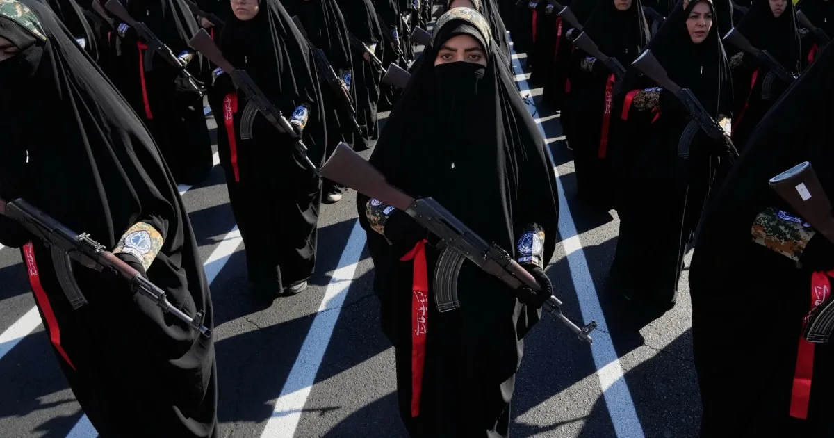 Tensión en Medio Oriente: Irán moviliza a civiles para la guerra y adjudica un nuevo ataque a un petrolero en Ormuz