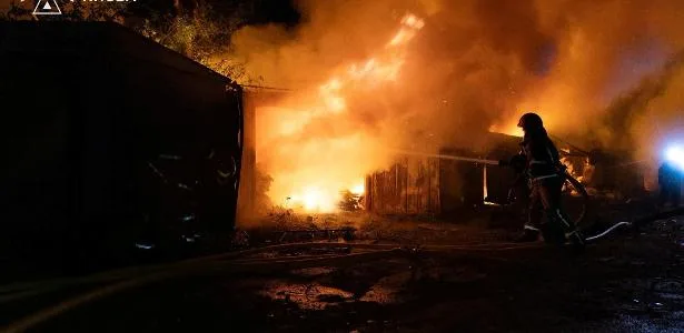 Ataque russo atinge hospital infantil e deixa ao menos 12 mortos em Kiev