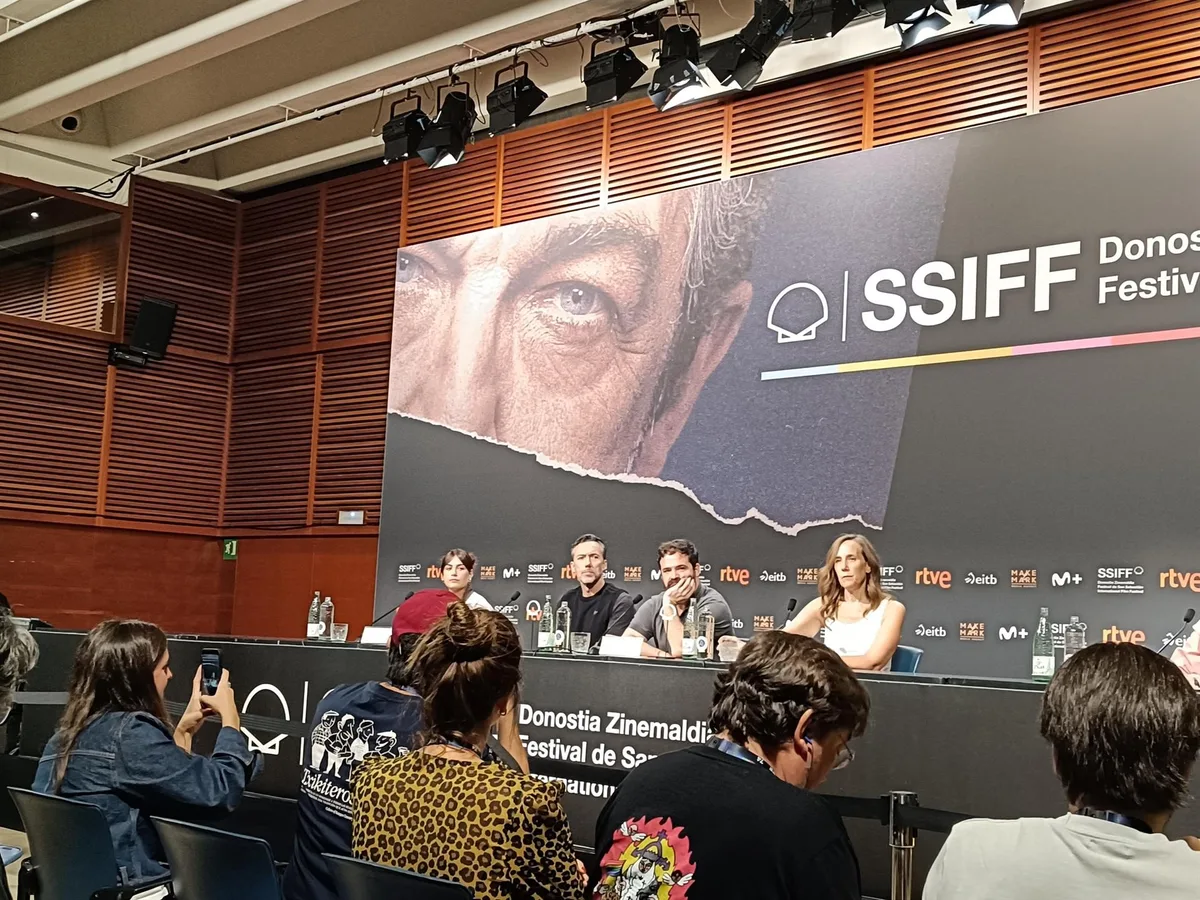 Koldo Almandoz muestra "las miserias de un hombre maduro" con "aroma a cine clásico" en 'Azken agurra'