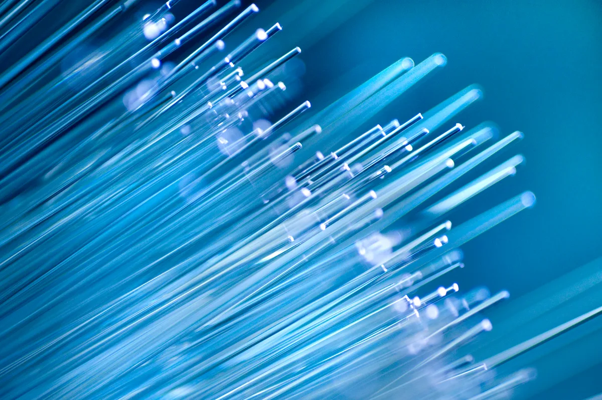 Sobretaxa à fibra óptica chinesa une operadoras e fabricantes locais