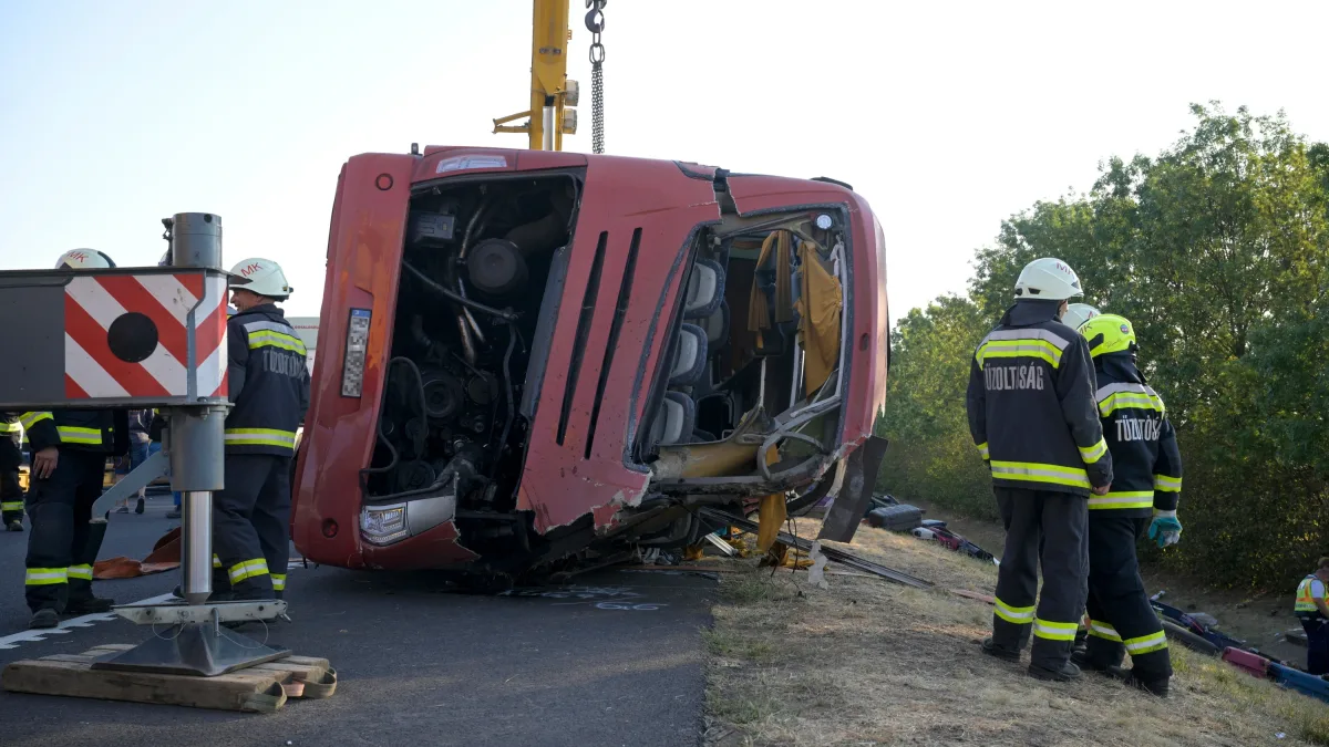 Reisebus aus Polen: Mindestens zwölf Tote bei Busunglück in Ungarn