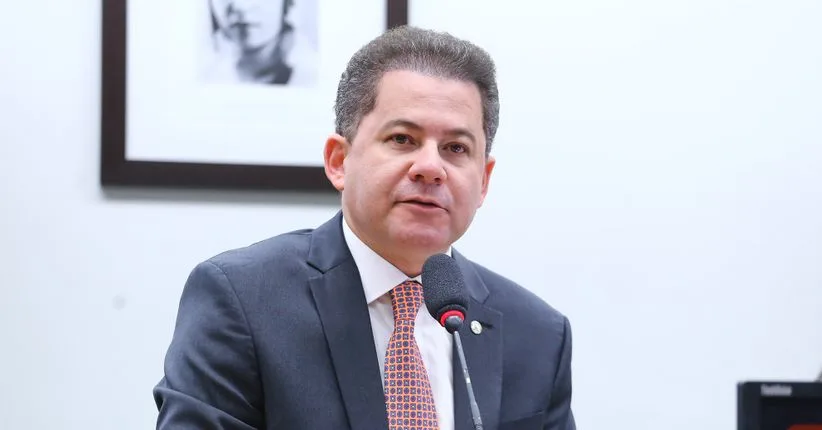 PF faz operação contra Cezinha de Madureira, amigo de Mendonça que organizou reunião do ministro com Vorcaro