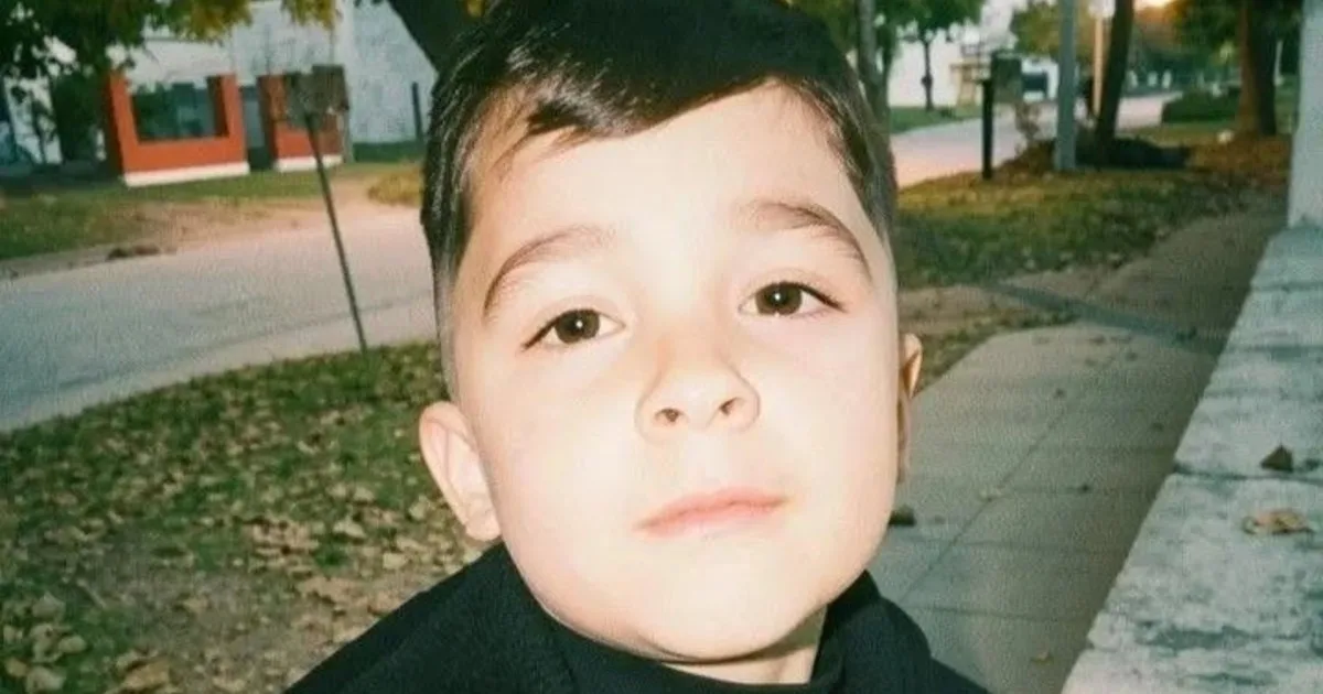 Investigan la muerte de un nene de 6 años en Santa Fe: detienen a la madre mientras esperan la autopsia para saber qué pasó