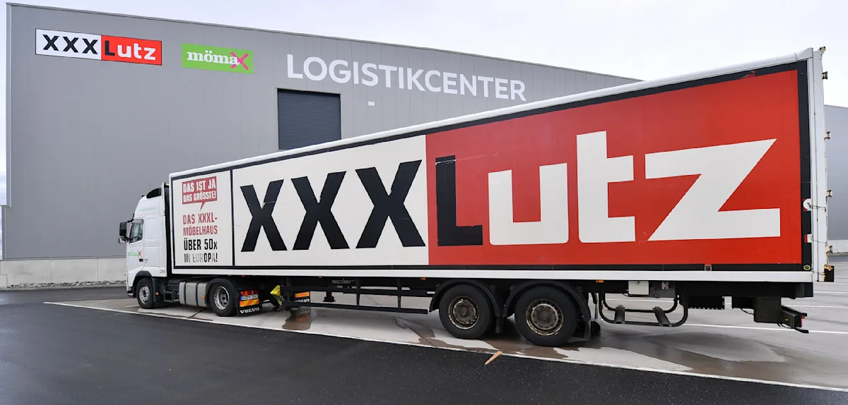 Zu mächtiger Möbelriese? Der XXXLutz-Porta-Deal gerät ins Wanken