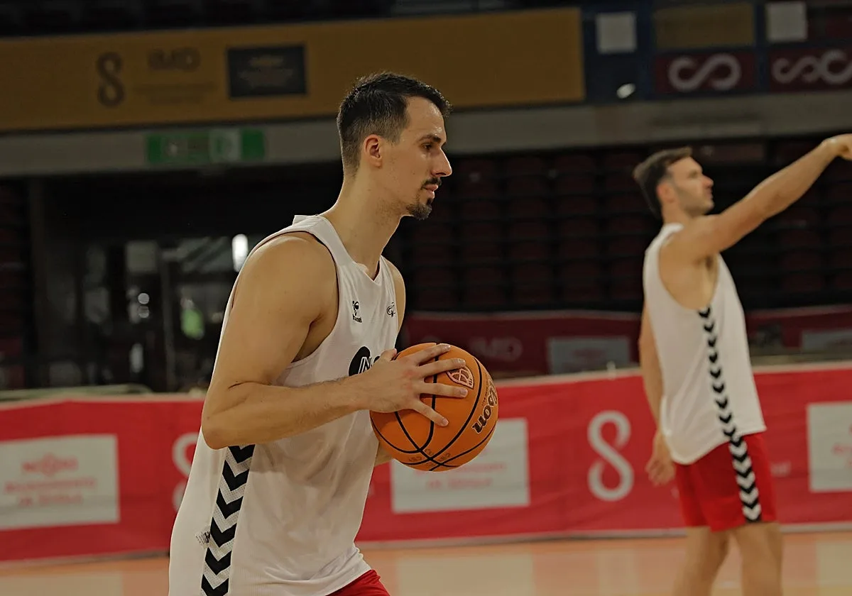 Djedovic, alero del Caja 87: «Ni cuando perdamos será una tragedia ni cuando ganemos significará que vamos a ascender»