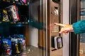 Hasta el 70% de los alimentos ofertados en máquinas vending en Urgencias pueden considerarse poco saludables
