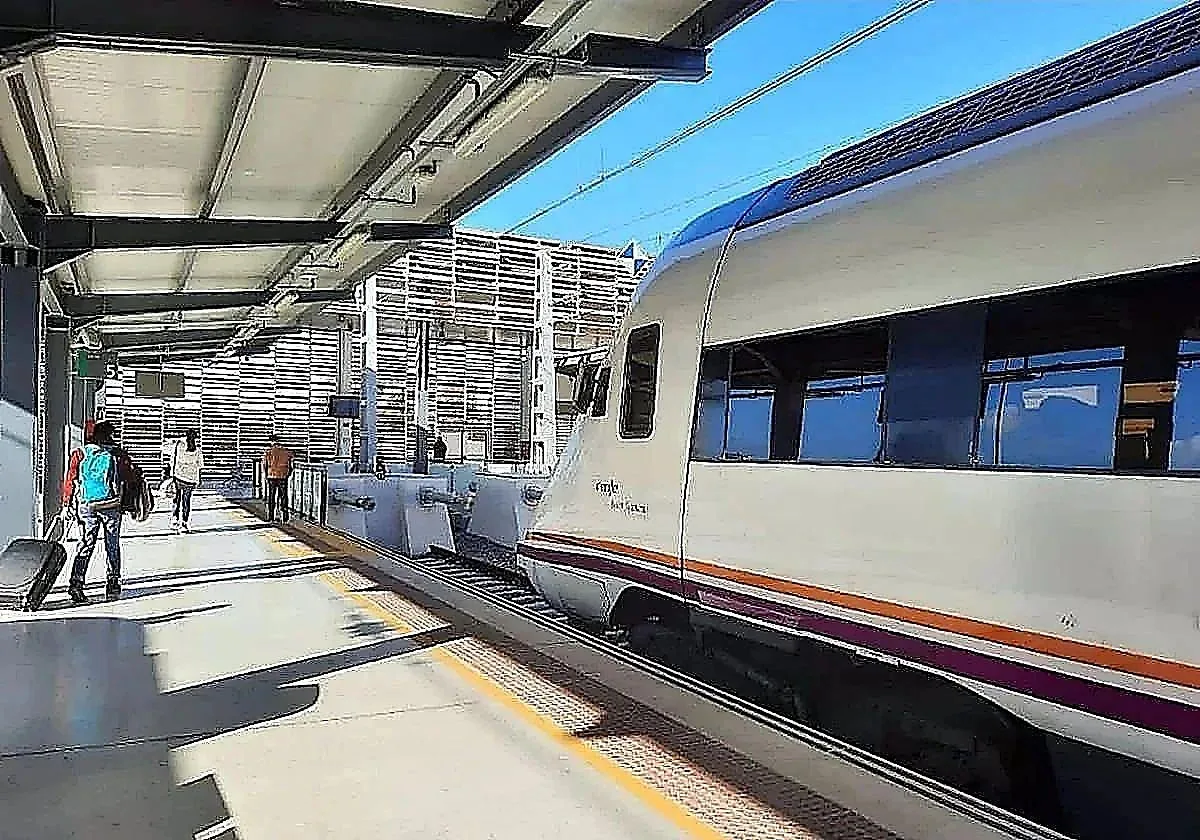 El tren pierde dos millones de viajeros en agosto pese a aumentar el uso del transporte público
