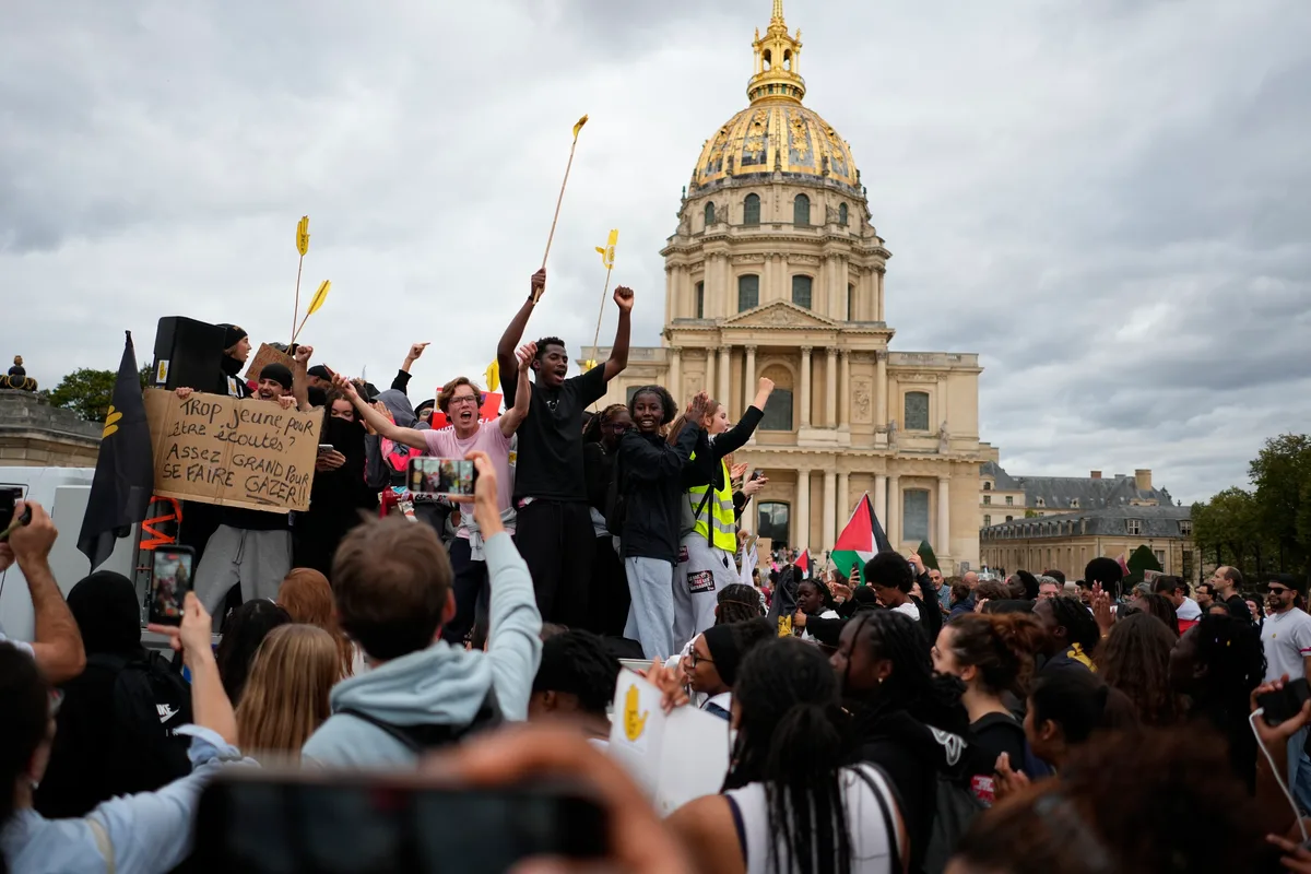 La policía francesa volverá a usar granadas aturdidoras en caso de violencia en las manifestaciones del 17 de octubre