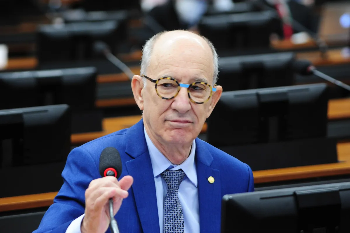 “Exército do Lula”: Rui Falcão pede afastamento de Nunes Marques do TSE