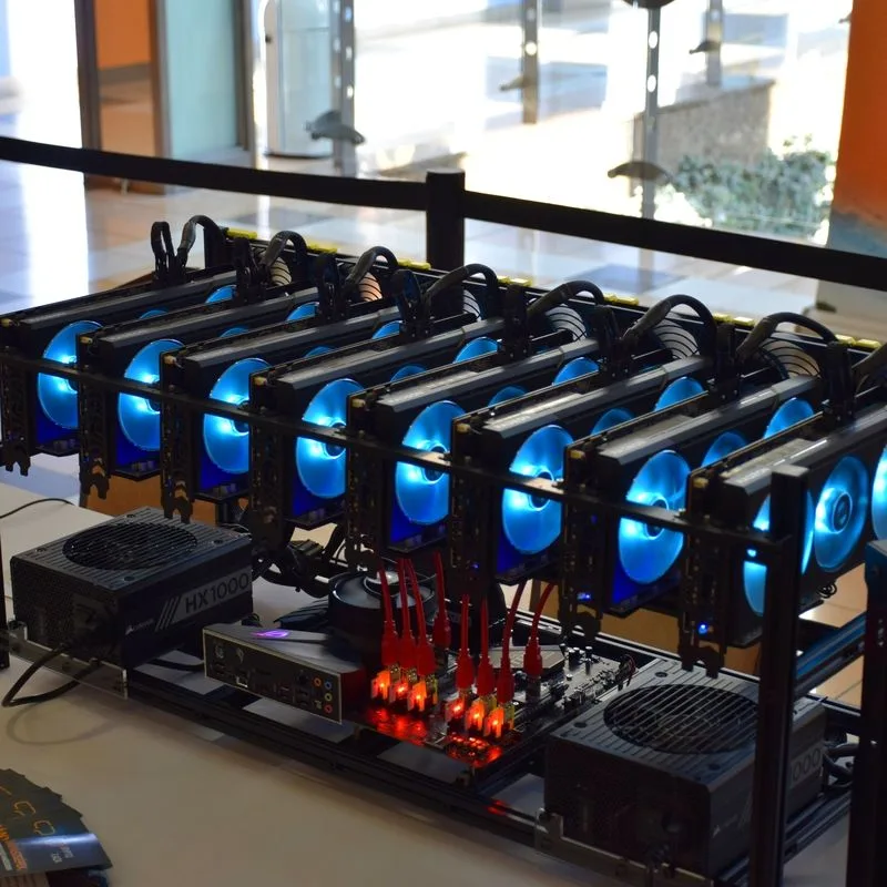 Actualité : Il achète pour 30 € un vieil ordinateur de minage abandonné dans un garage, ses 9 cartes graphiques fonctionnent encore et cumulent plus de mémoire qu’une RTX 5090