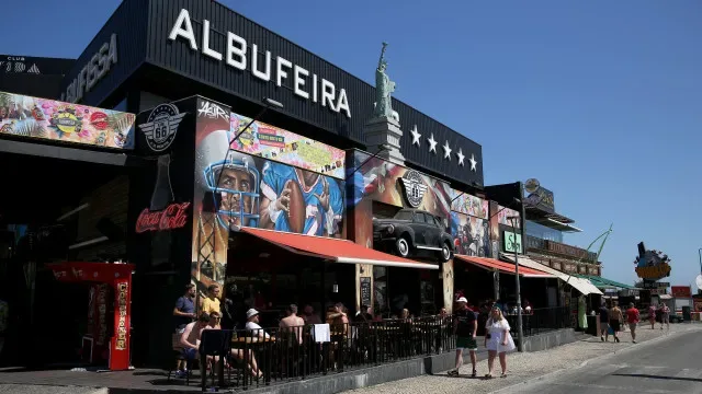 Quatro pessoas atropeladas na Oura, Albufeira. Uma ferida com gravidade