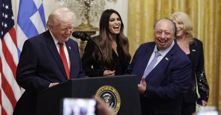 Guilfoyle pressionada a sair da embaixada na Grécia