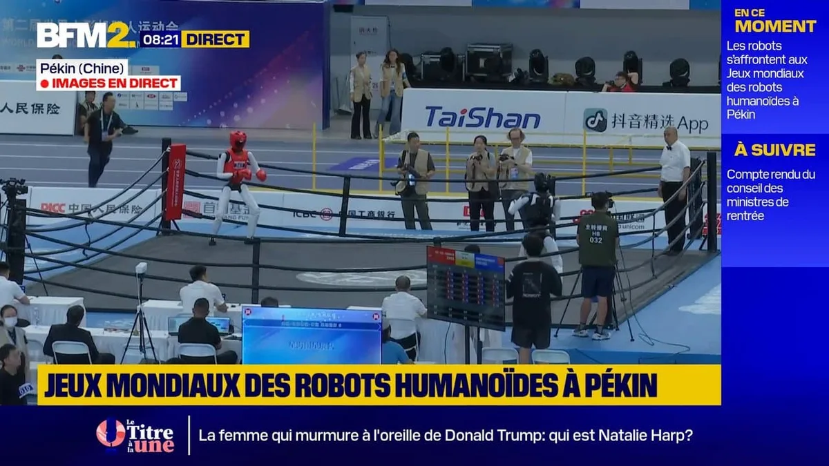 Des robots humanoïdes s'affrontent sur un ring de boxe aux Jeux Mondiaux des robots humanoïdes à Pékin
