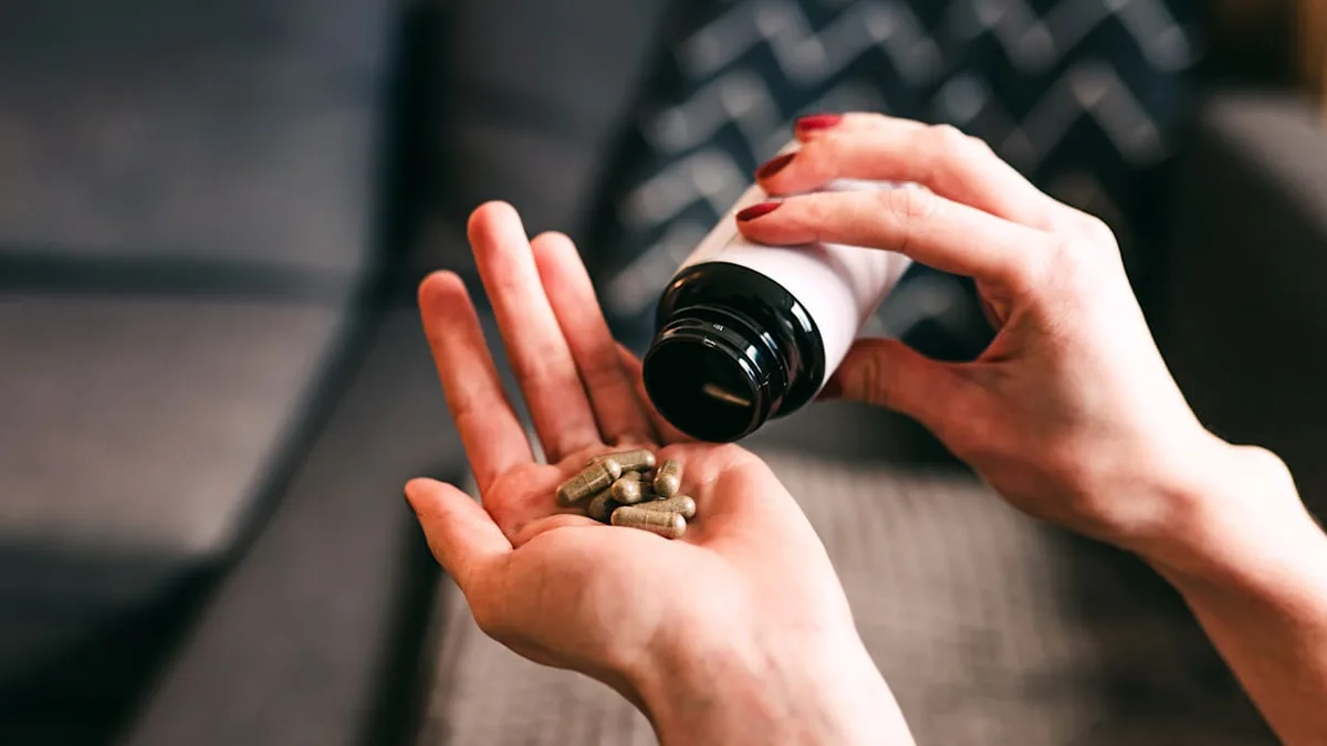 Schmerzmediziner erklärt - Wie Melatonin Schmerzen ausbremsen soll