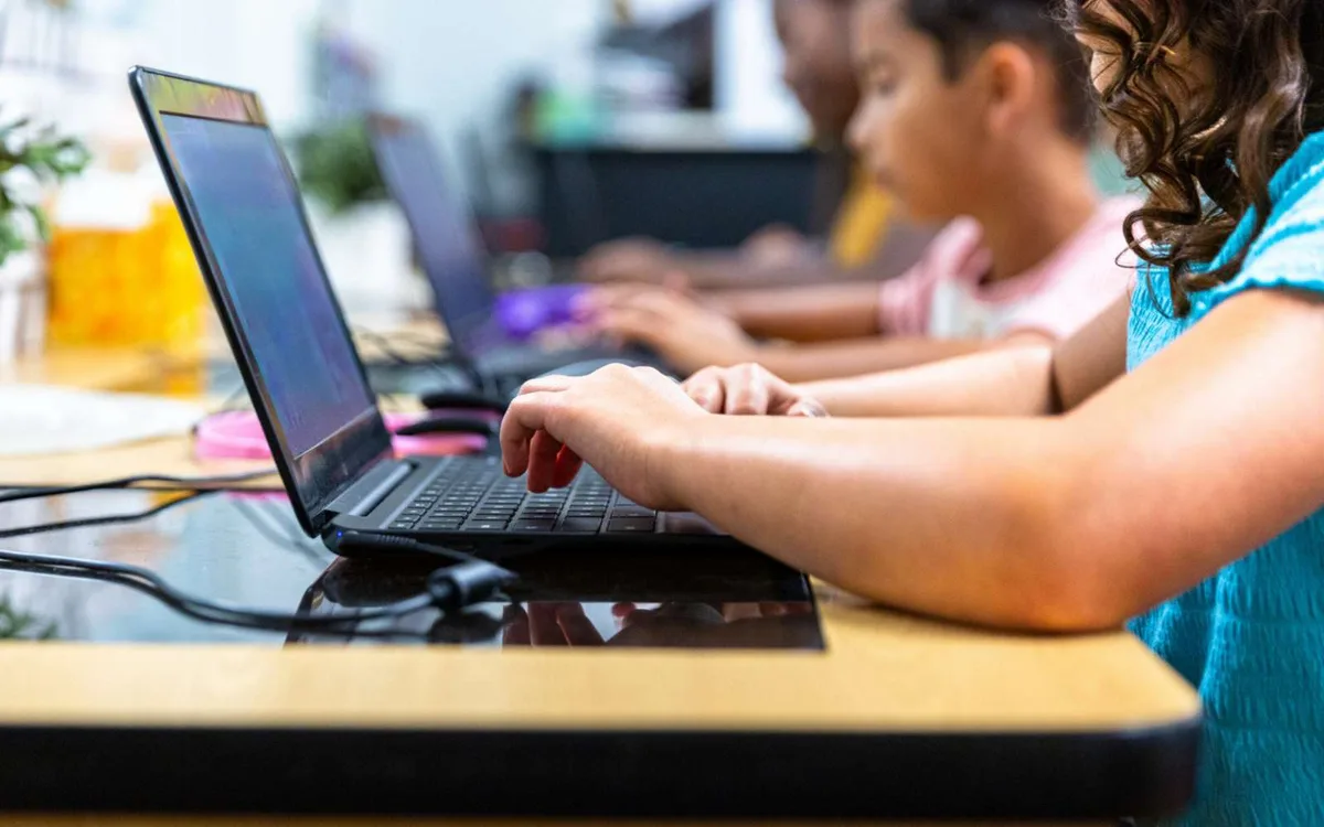 « Ils ne savent même pas faire un copier-coller » : les professeurs s’alarment du niveau informatique des jeunes