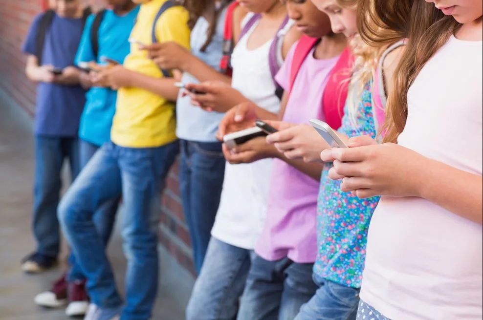 Por que é tão difícil sair da frente da tela do celular?