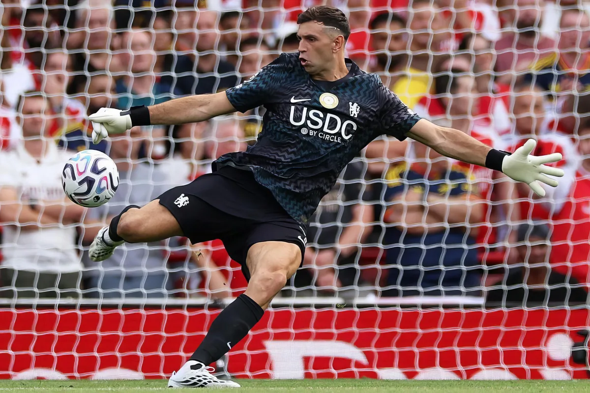 ¿Se le acabó el gas? Dibu Martínez recibe siete goles en tres partidos con el Chelsea