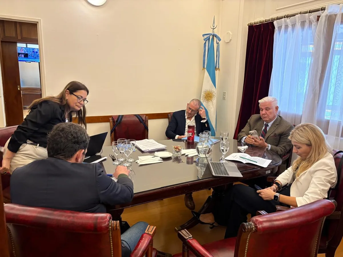 A días de la presentación del Presupuesto 2027, el oficialismo en el Congreso avanzó con cambios en la OPC