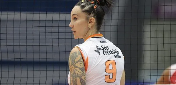 Tifanny recebe apoio da torcida de vôlei do Osasco: 'Ela nos representa'