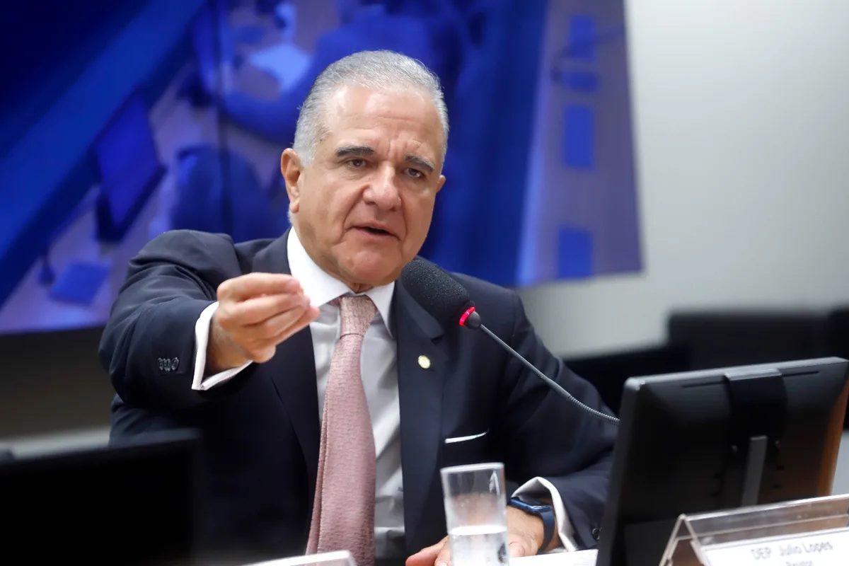 Parlamentar do PP vai ao MP com denúncia contra sites que vendem atestados médicos falsos