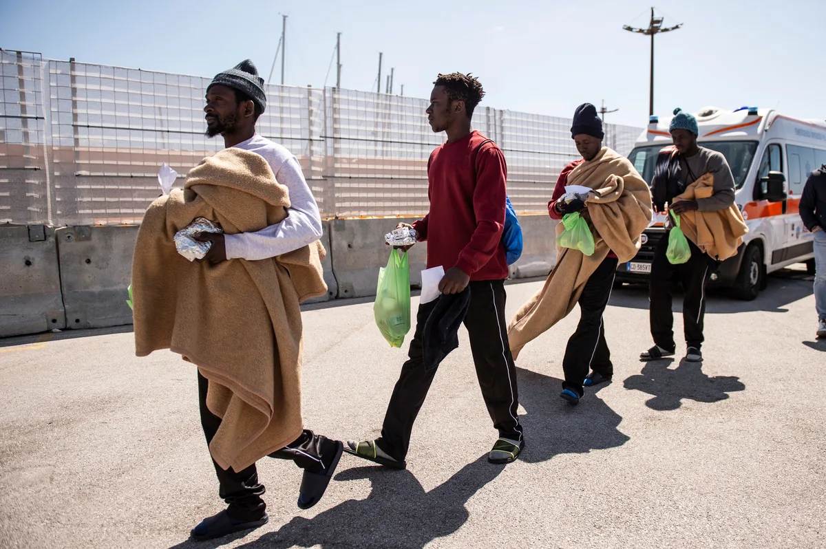 Menos migrantes llegan a Italia, pero Europa depende cada vez más de Libia y Túnez