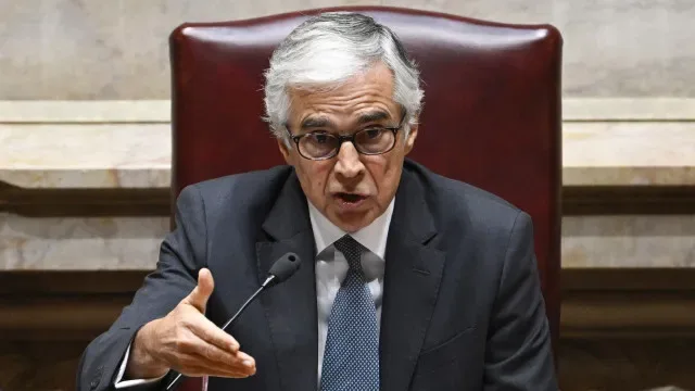 Aguiar-Branco para Ventura: "Isto não é uma bandalheira, tem regras"