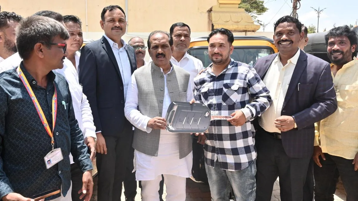 Expedite redressal of public grievances, MLA tells officials in Hubballi