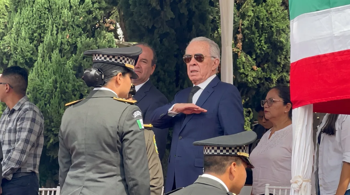 Captan a López-Dóriga en evento oficial de Sheinbaum; su presencia desata críticas en redes